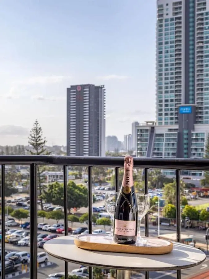 Marina View Escape 3Mins Walk To The Beach Gold Coast Apartment